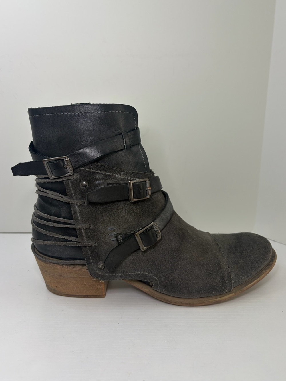 ROAN by Bed Stu Jag Gray Distressed Leather Multi Buckle & Strap Boots 9 1/2